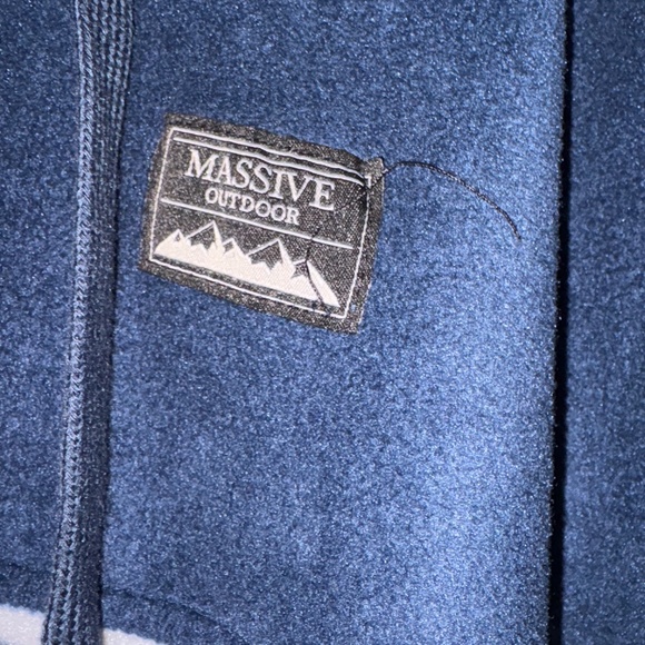 Massive Outdoor fleece pullover - Picture 7 of 16